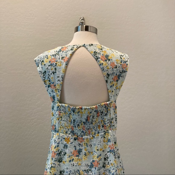 ASTR Cinched Bust Floral Print Dress Size L - Picture 9 of 10